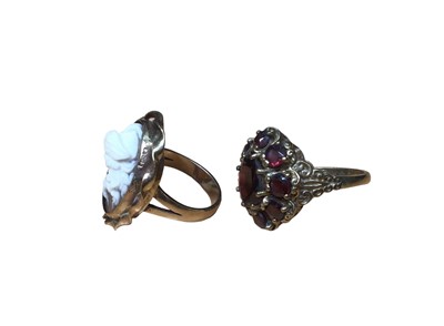 Lot 4 - 9ct gold mounted carved shell cameo ring and 9ct gold garnet cluster ring (2)