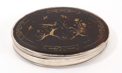 Lot 868 - 18th century silver and tortoiseshell snuff box, of oval from the hinged lid inlaid with gilt wire work ornament, 7.5cm wide