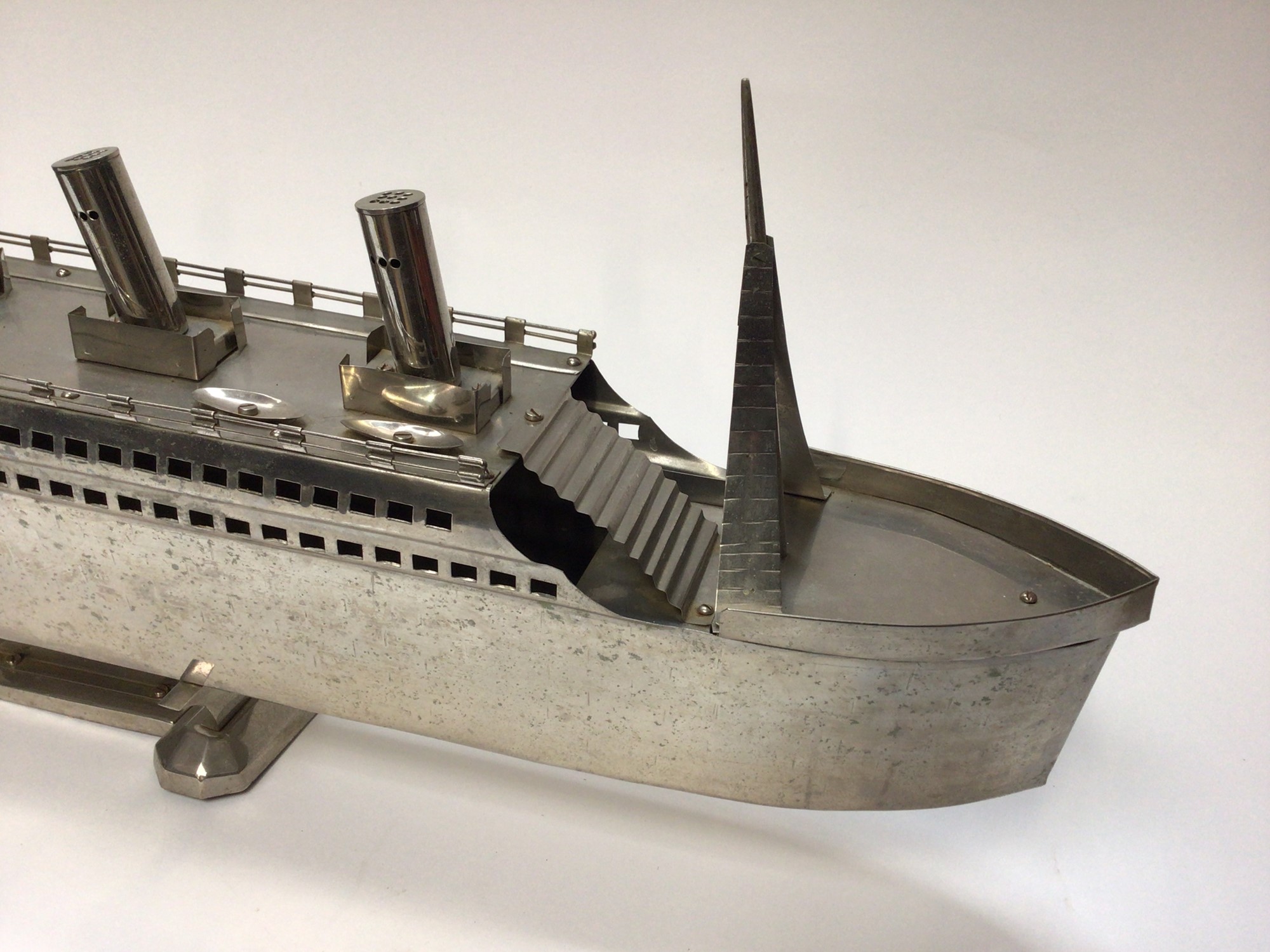 Lot 2466 - Titanic chrome model