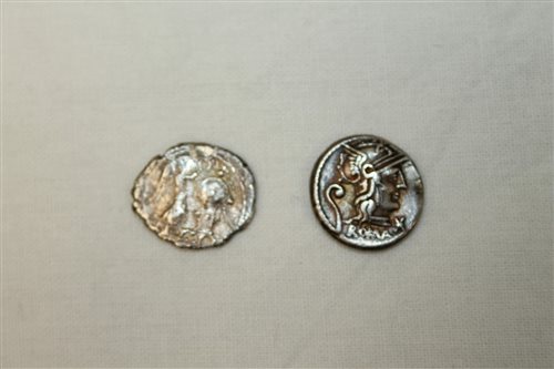Lot 31 - Ancients - Roman Republic Silverer Coinss - to...