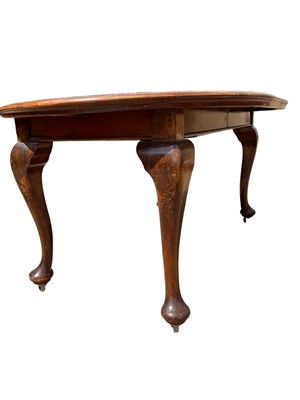 Lot 54 - 1920's mahogany oval extending dining table with extra leaf on cabriole legs, 149cm x 105cm