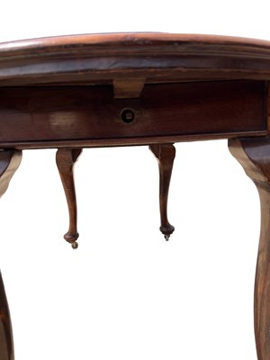 Lot 54 - 1920's mahogany oval extending dining table with extra leaf on cabriole legs, 149cm x 105cm