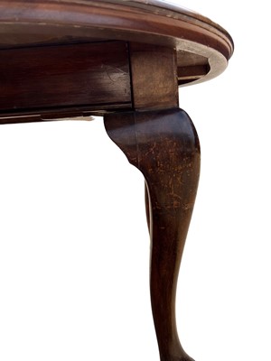 Lot 54 - 1920's mahogany oval extending dining table with extra leaf on cabriole legs, 149cm x 105cm