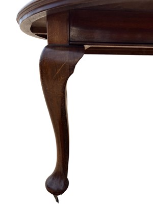Lot 54 - 1920's mahogany oval extending dining table with extra leaf on cabriole legs, 149cm x 105cm