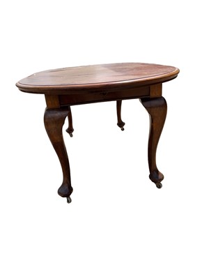 Lot 54 - 1920's mahogany oval extending dining table with extra leaf on cabriole legs, 149cm x 105cm