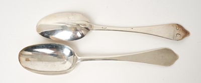 Lot 452 - Late 17th century silver Dog Nose pattern spoon with rattail bowl and one other