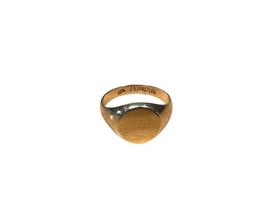 Lot 115 - 18ct gold signet ring