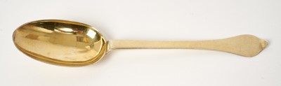 Lot 454 - Late 17th century Britannia Standard silver gilt Dog Nose pattern spoon, with rattail bowl