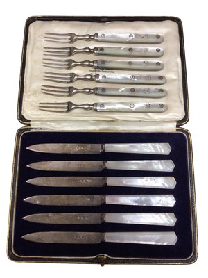 Lot 117 - Cased set of six Goldsmiths & Silversmiths silver and mother of pearl handled knives and a Victorian set of six similar fruit forks