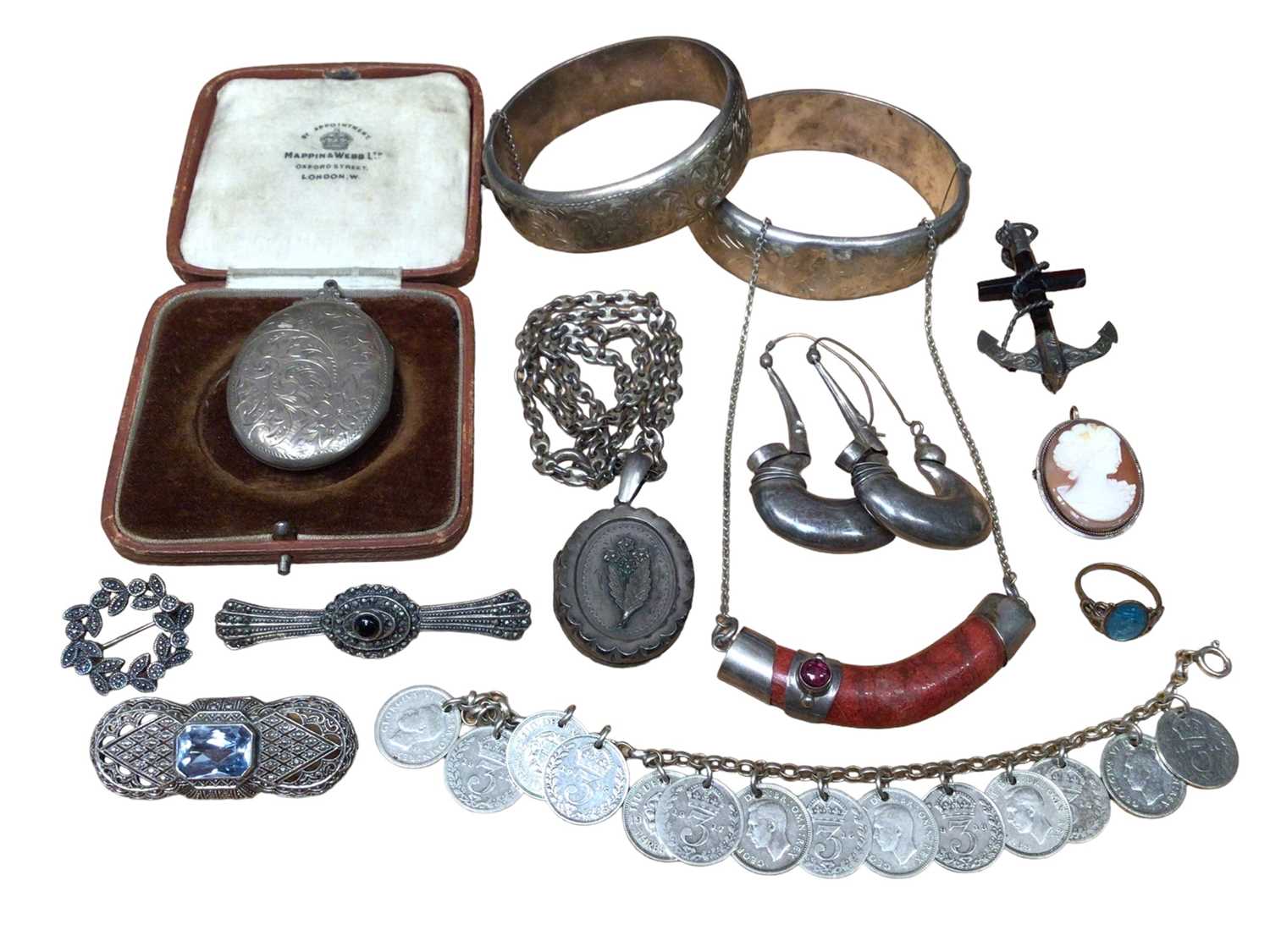 Lot 187 - Group of antique and later silver and white metal jewellery