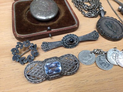 Lot 187 - Group of antique and later silver and white metal jewellery