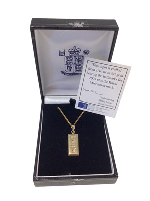 Lot 75 - Royal Mint 9ct gold ingot pendant on 9ct gold chain, boxed