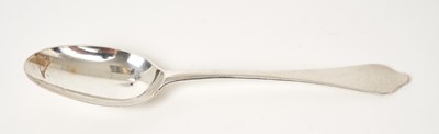 Lot 458 - Early 18th century Britannia Standard silver Dog Nose pattern spoon, with rattail bowl