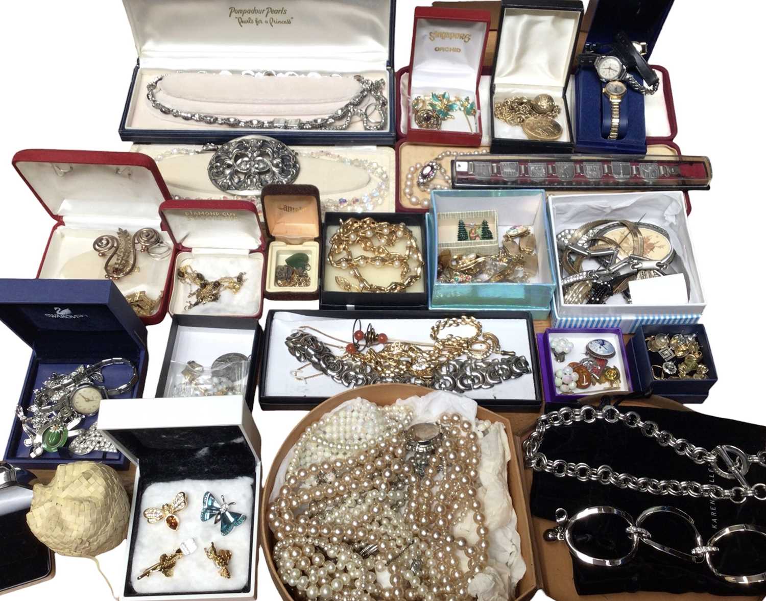 Lot 190 - Quantity of vintage and later costume jewellery including four Swarovski crystal brooches, simulated pearl necklaces