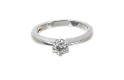 Lot 378 - Diamond single stone ring