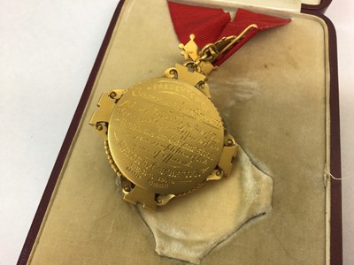 Lot 93 - Fine 1920s 18ct gold and enamel Colchester Past Mayoral badge presented to Councillor John Russell, 9th November 1929, in original fitted red leather box retailed by Hopwood, Son & Payne