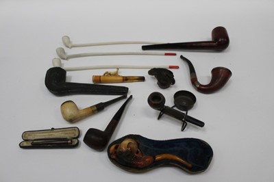 Lot 2529 - Box of pipes