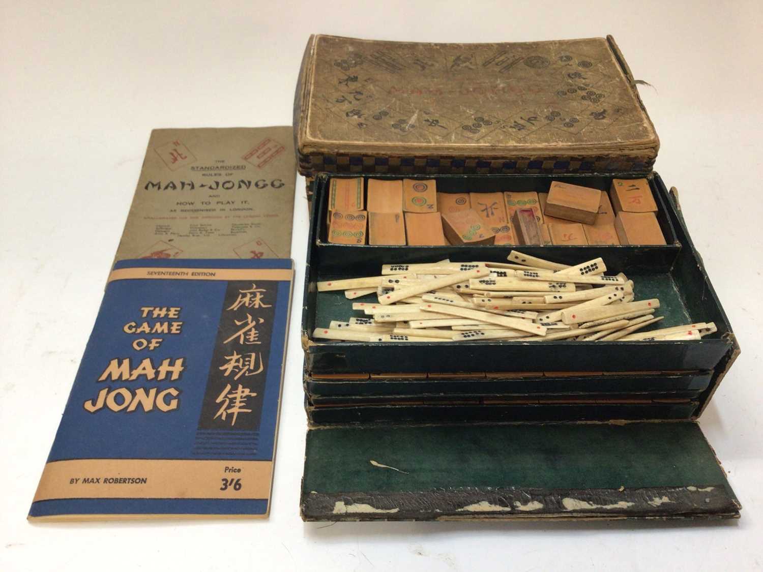 Lot 2412 - Bone and bamboo mahjong set