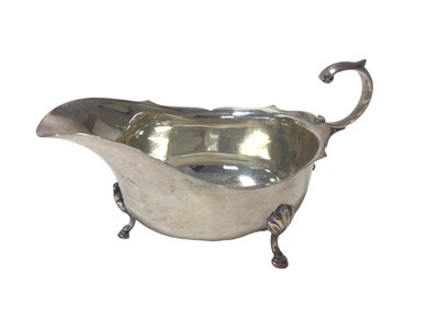 Lot 539 - Georgian-style silver sauce boat, 3ozs