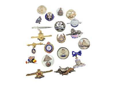 Lot 712 - Collection of twenty First and Second World War sweetheart brooches, for the Royal Artillery, Machine Gun Corps and others. Silver and gilt metal examples noted. (20)