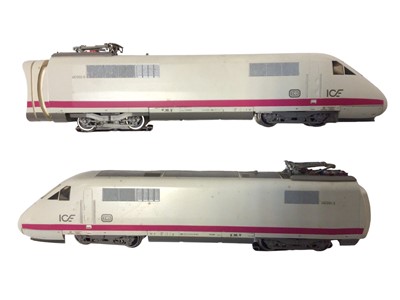 Lot 1859 - Marklin HO gauge DB Ice Inter City Express with two motorised units and five carriages and similar Piko parts