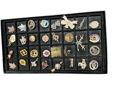Lot 722 - Collection of thirty two First World War and later badges, to include three silver war badges, numbered B116228, 225352 and 22931, together with various other sweetheart brooches, and badges. (32)