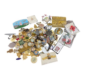 Lot 735 - Large collection of modern RAF and other military and souvenir badges (1 box)