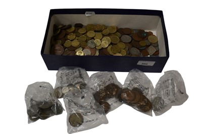 Lot 560 - World - Mixed coinage to include silver issues & others (Qty)