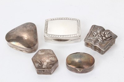 Lot 513 - Collection of five contemporary silver pill boxes of various shapes and sizes ( All stamped 925).