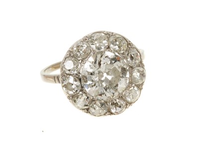 Lot 601 - Antique diamond cluster ring with a central old cut diamond