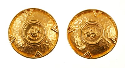 Lot 609 - Pair of 18ct yellow gold earrings in the style of Ilias Lalaounis