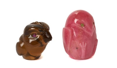 Lot 5 - Two Imperial Russian Carl Fabergé carved hard stone bird ornaments comprising a pink Rhodonite owl with diamond set eyes 2cm high and brown hard stone chick with ruby eyes 1.6 cm, (2) Sold with cop...