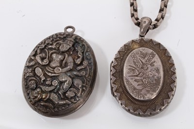 Lot 713 - Four Victorian lockets