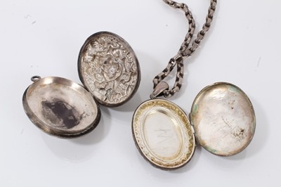 Lot 713 - Four Victorian lockets