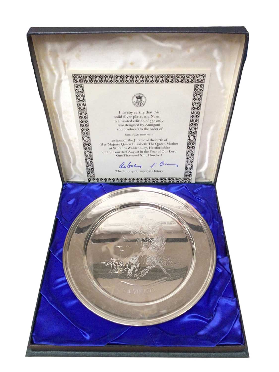 Lot 157 - Royal commemorative limited edition solid silver plate (London 1975) to honour the Jubilee of the birth of Her Majesty Queen Elizabeth The Queen Mother