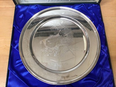 Lot 157 - Royal commemorative limited edition solid silver plate (London 1975) to honour the Jubilee of the birth of Her Majesty Queen Elizabeth The Queen Mother