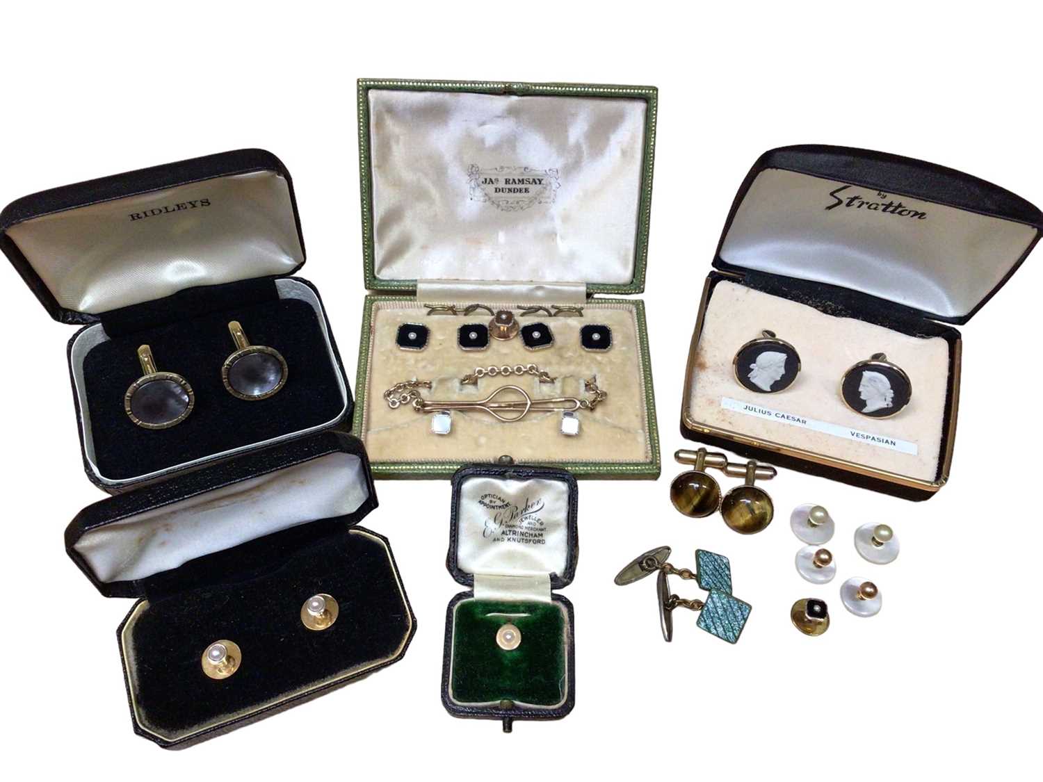 Lot 173 - Set of four 9ct gold and black onyx dress studs with 18ct white gold borders in fitted leather box and others