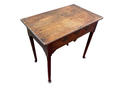 Lot 1539 - George II oak side table standing on pad feet