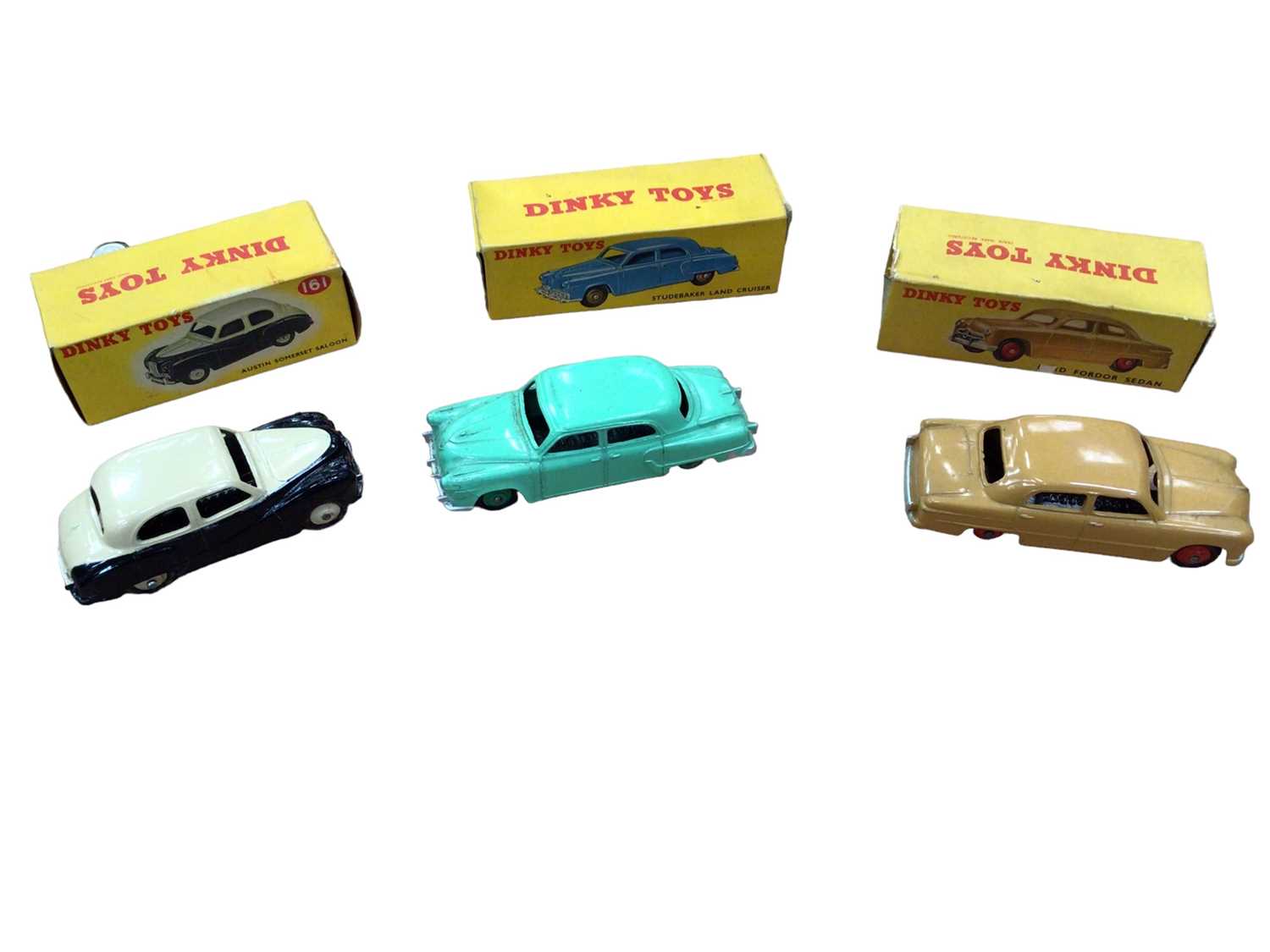 Lot 1929 - Dinky diecast models including Ford Fordor Sedan, No.170, Studebaker Land Cruiser, No.172, Standard Vanguard Saloon, No.16, Austin Somerset Saloon, No.161 Rover 75 Saloon, No.156 (5)