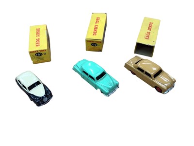 Lot 1929 - Dinky diecast models including Ford Fordor Sedan, No.170, Studebaker Land Cruiser, No.172, Standard Vanguard Saloon, No.16, Austin Somerset Saloon, No.161 Rover 75 Saloon, No.156 (5)