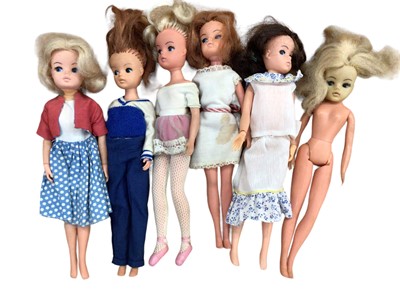 Lot 1937 - 1970s/80s collection of 12 x Sindy (2 GEN 1077 0333055X)