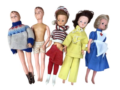 Lot 1939 - 1970s/80s Sindy, 033055X x 5 plus 1 x Sindy Ship A'hoy (Made in England), 1 x Skating Sindy (Made in England), 1 x Ballerina Sindy (Sindy 033055X), 2 x 1960s Paul dolls plus 1978 Kissing Barbie