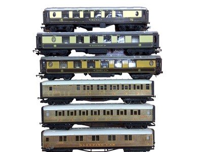 Lot 1960 - Railway OO gauge boxed and unboxed selection of carriages