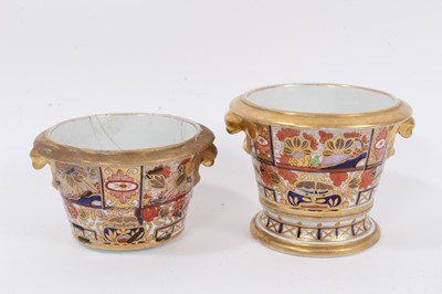 Lot 268 - Pair of English Regency Japan-pattern cache pots (one stand missing), 11cm high with stand