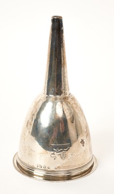 Lot 530 - Georgian silver wine funnel