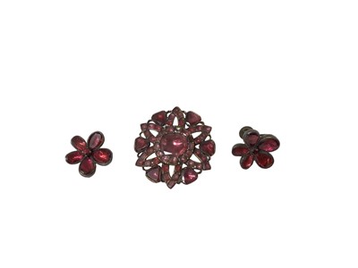 Lot 620 - Georgian garnet cluster brooch and earrings, the flower shaped brooch with flat cut garnets in foil-backed gold setting, 32mm, together with garnet flower head earrings in foil-backed silver settin...