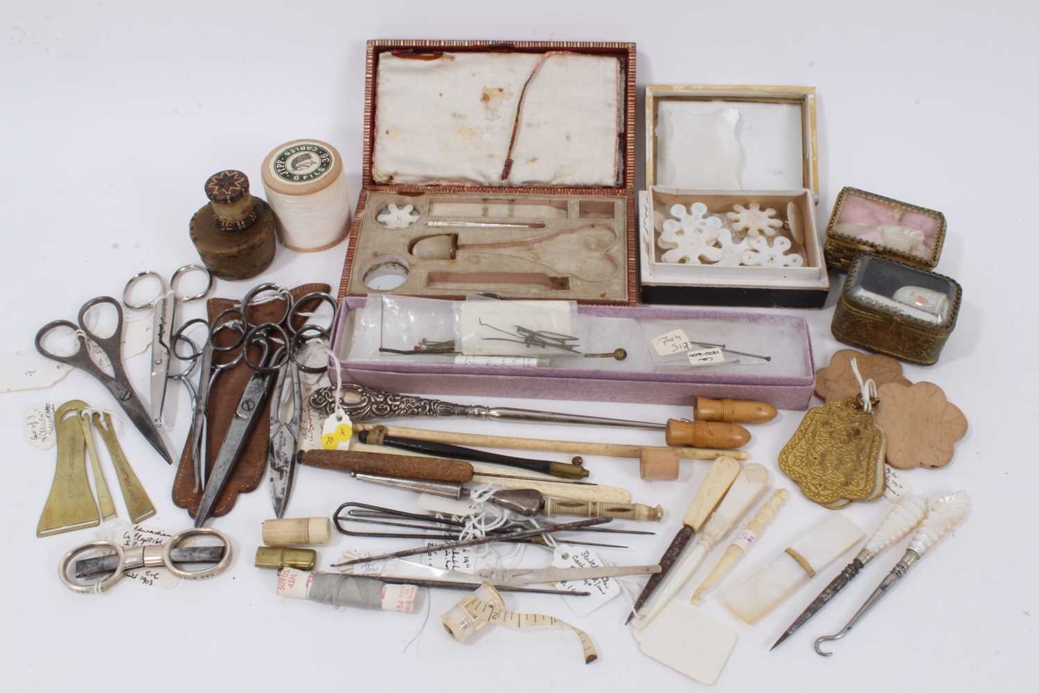 Lot 1001 - Good collection of sewing accessories and related items