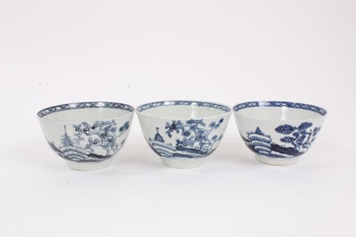 Lot 332 - Three Worcester blue and white 'Cannonball' pattern tea bowls and saucers