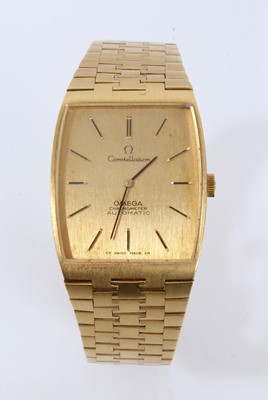 Lot 755 - Omega Constellation 18ct gold Automatic wristwatch with tonneau shape brushed gold dial with baton hour markers in tonneau shape case on integral 18ct gold articulated bracelet strap.