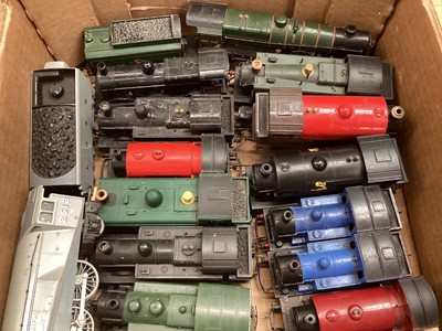 Lot 1966 - Railway OO gauge selection of unboxed locomotives including Hornby, Silver Fox, various tank locomotives and O gauge tinplate locomotive and tender and 2 carriages